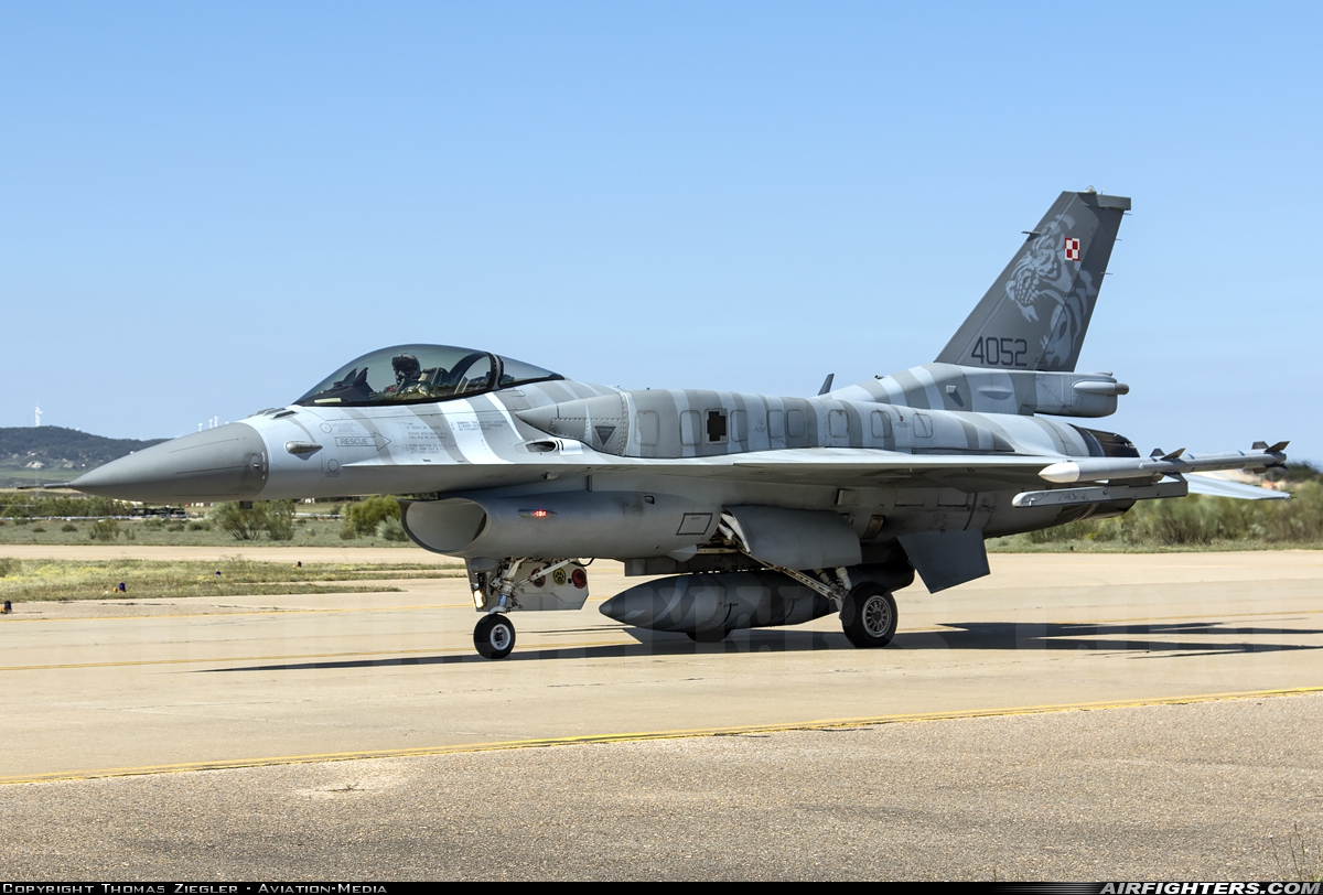 Poland - Air Force General Dynamics F-16C Fighting Falcon 4052 at Zaragoza (ZAZ / LEZG), Spain