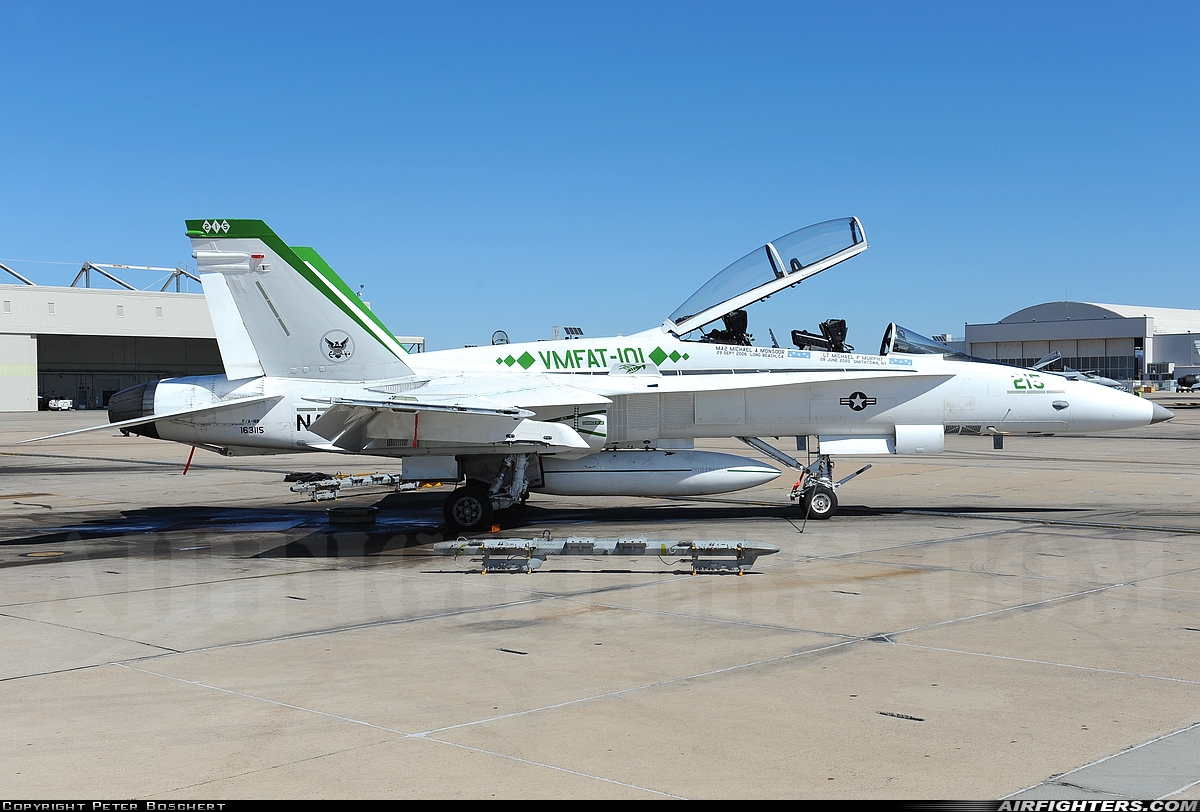 USA - Marines McDonnell Douglas F/A-18B Hornet 163115 at San Diego - Miramar MCAS (NAS) / Mitscher Field (NKX / KNKX), USA