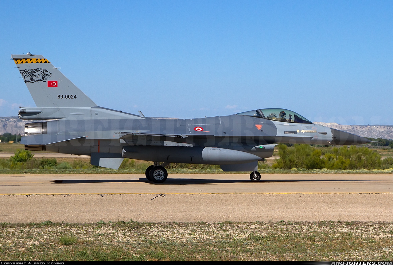 Türkiye - Air Force General Dynamics F-16C Fighting Falcon 89-0024 at Zaragoza (ZAZ / LEZG), Spain
