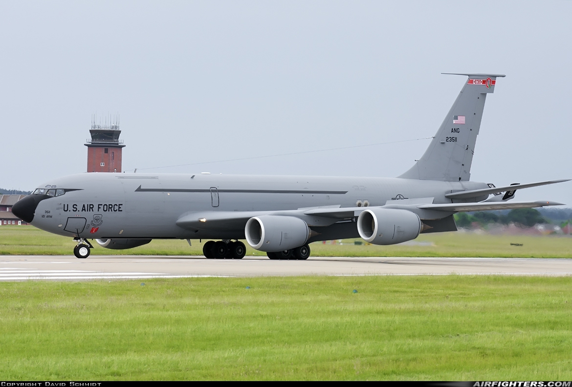 USA - Air Force Boeing KC-135R Stratotanker (717-148) 62-3511 at Mildenhall (MHZ / GXH / EGUN), UK