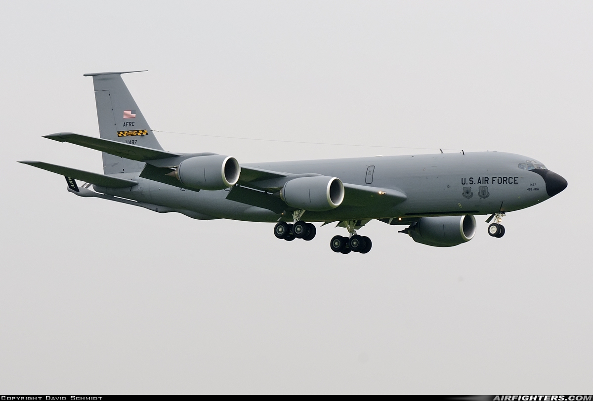 USA - Air Force Boeing KC-135R Stratotanker (717-148) 57-1487 at Mildenhall (MHZ / GXH / EGUN), UK