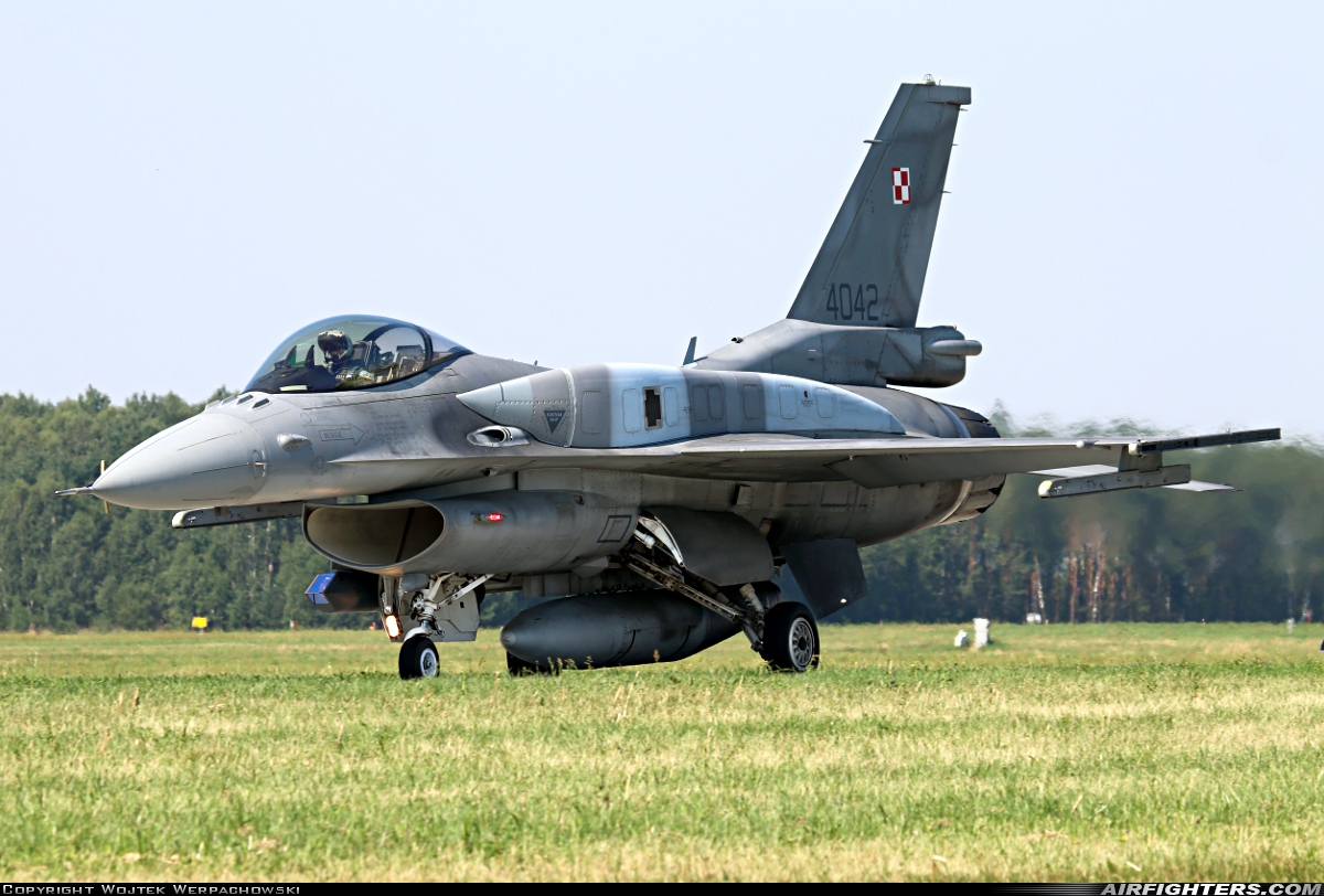 Poland - Air Force General Dynamics F-16C Fighting Falcon 4042 at Lask (EPLK), Poland