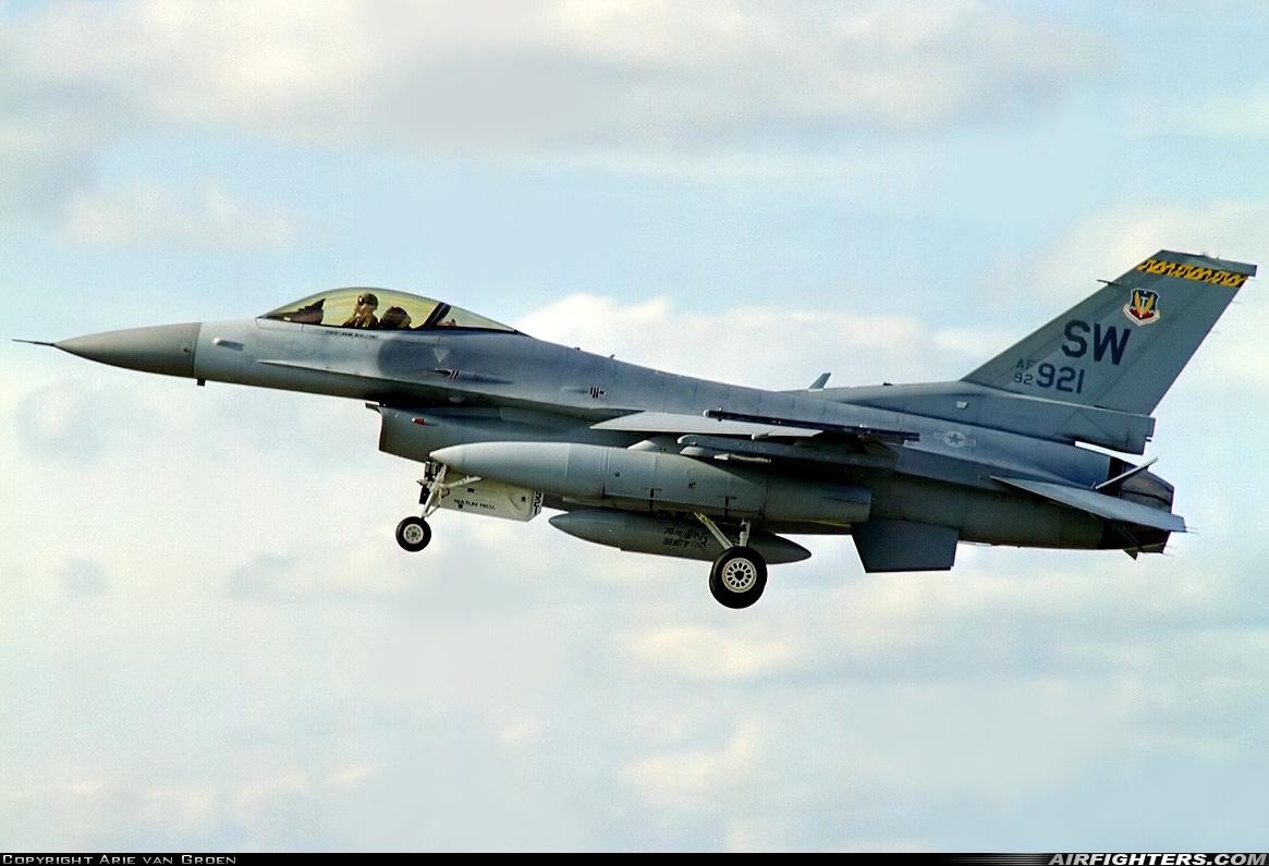USA - Air Force General Dynamics F-16C Fighting Falcon 92-3921 at Fairford (FFD / EGVA), UK