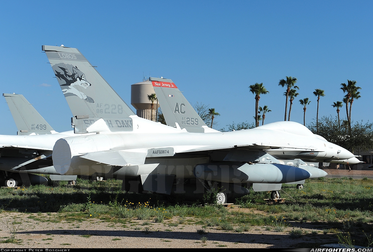 USA - Air Force General Dynamics F-16C Fighting Falcon 86-0228 at Tucson - Davis-Monthan AFB (DMA / KDMA), USA