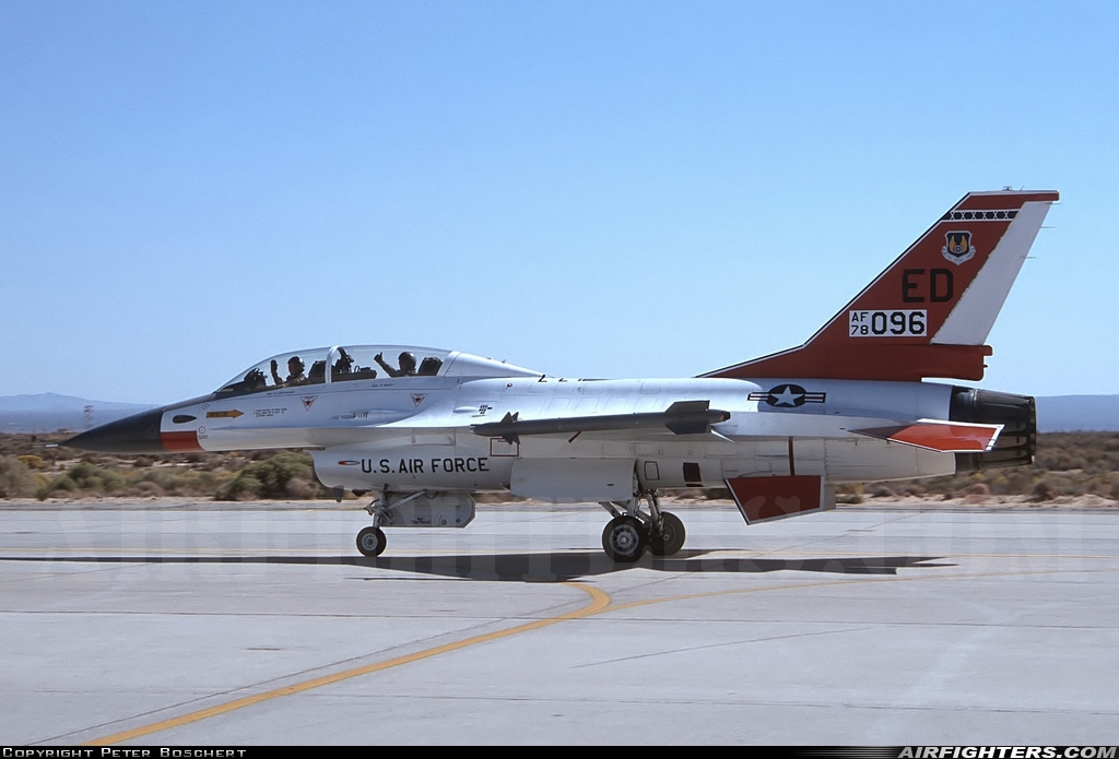 USA - Air Force General Dynamics F-16B Fighting Falcon 78-0096 at Edwards - AFB (EDW / KEDW), USA