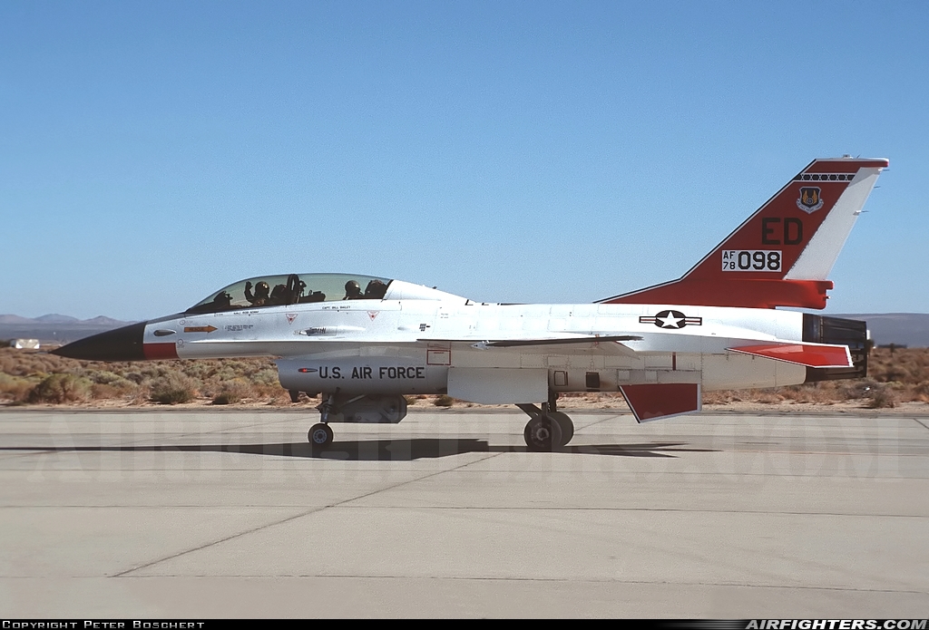 USA - Air Force General Dynamics F-16B Fighting Falcon 78-0098 at Edwards - AFB (EDW / KEDW), USA