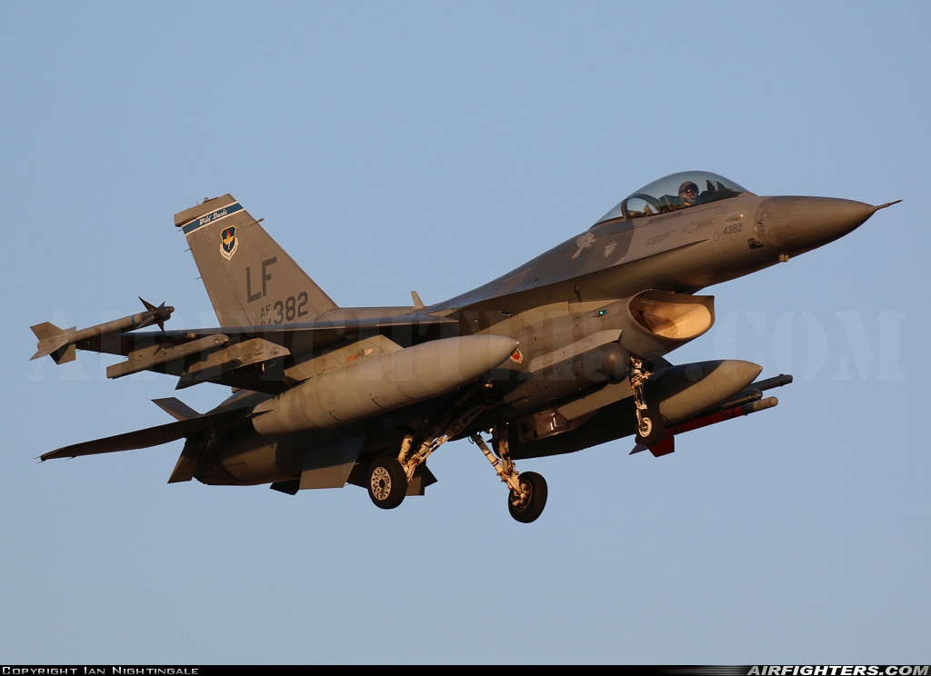 USA - Air Force General Dynamics F-16C Fighting Falcon 84-1382 at Glendale (Phoenix) - Luke AFB (LUF / KLUF), USA