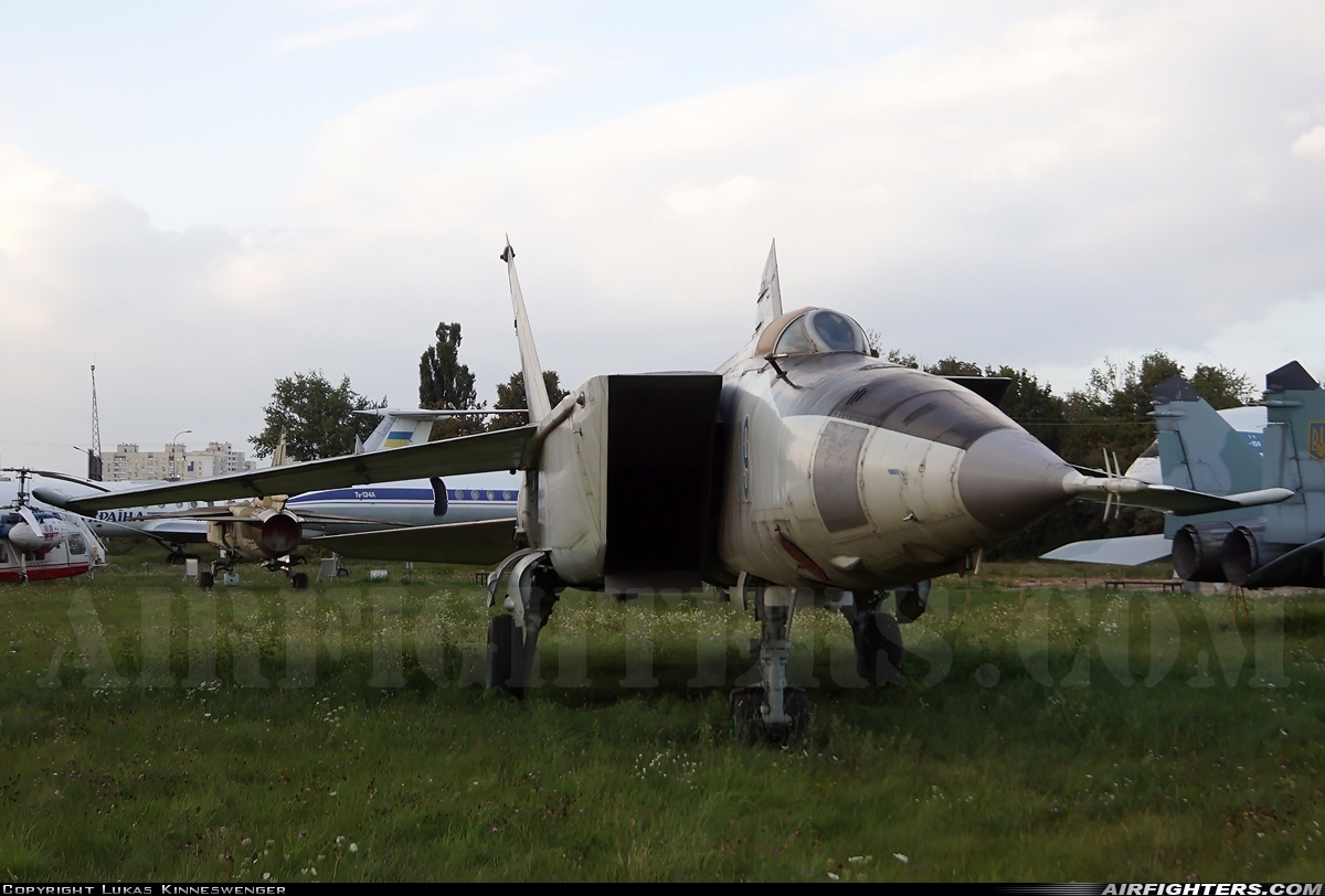 Russia - Air Force Mikoyan-Gurevich MiG-25RBT 09 BLUE at Kiev - Zhulyany (IEV / UKKK), Ukraine