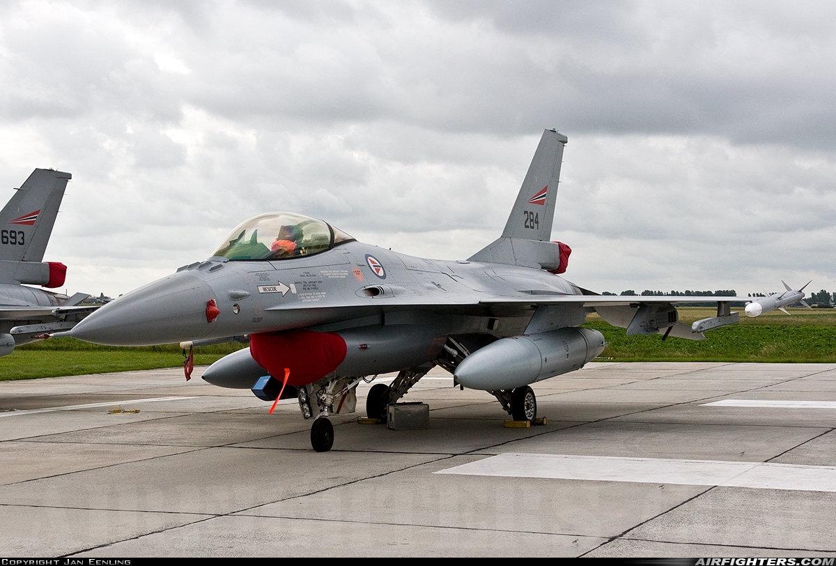 Norway - Air Force General Dynamics F-16AM Fighting Falcon 284 at Koksijde (EBFN), Belgium