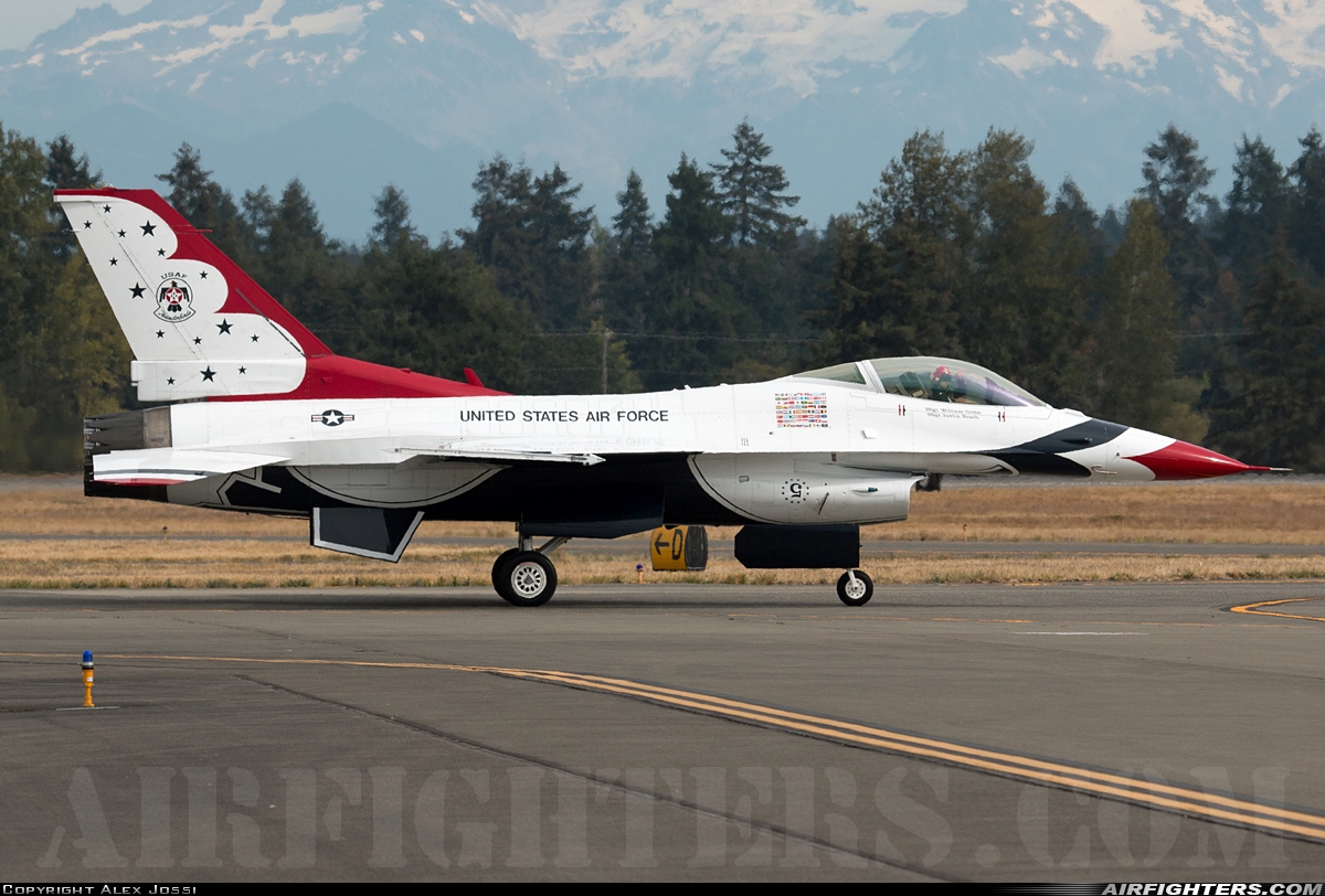 USA - Air Force General Dynamics F-16C Fighting Falcon 92-3896 at Tacoma - McChord AFB (TCM / KTCM), USA