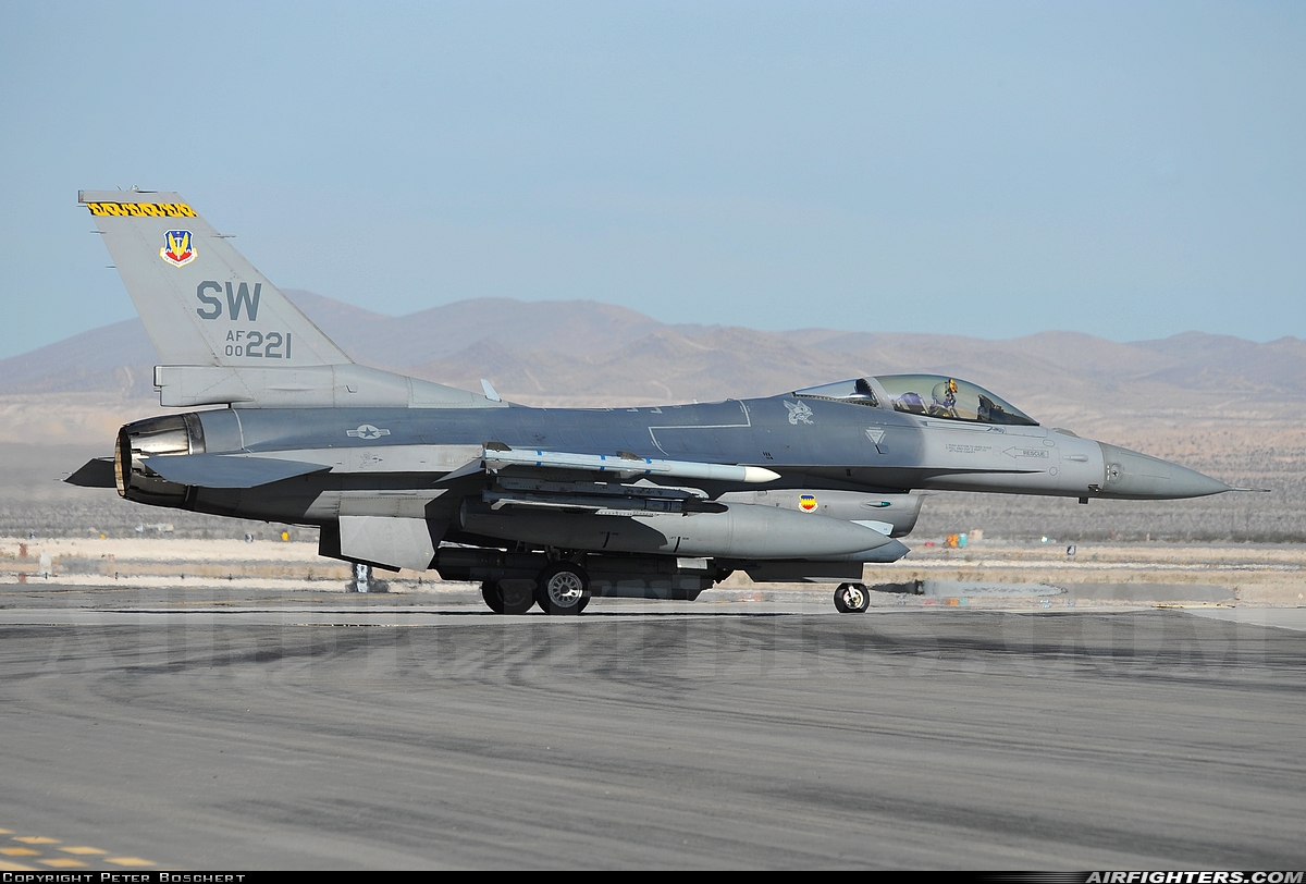 USA - Air Force General Dynamics F-16C Fighting Falcon 00-0221 at Las Vegas - Nellis AFB (LSV / KLSV), USA