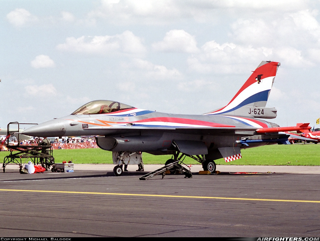 Netherlands - Air Force General Dynamics F-16A Fighting Falcon J-624 at Mildenhall (MHZ / GXH / EGUN), UK