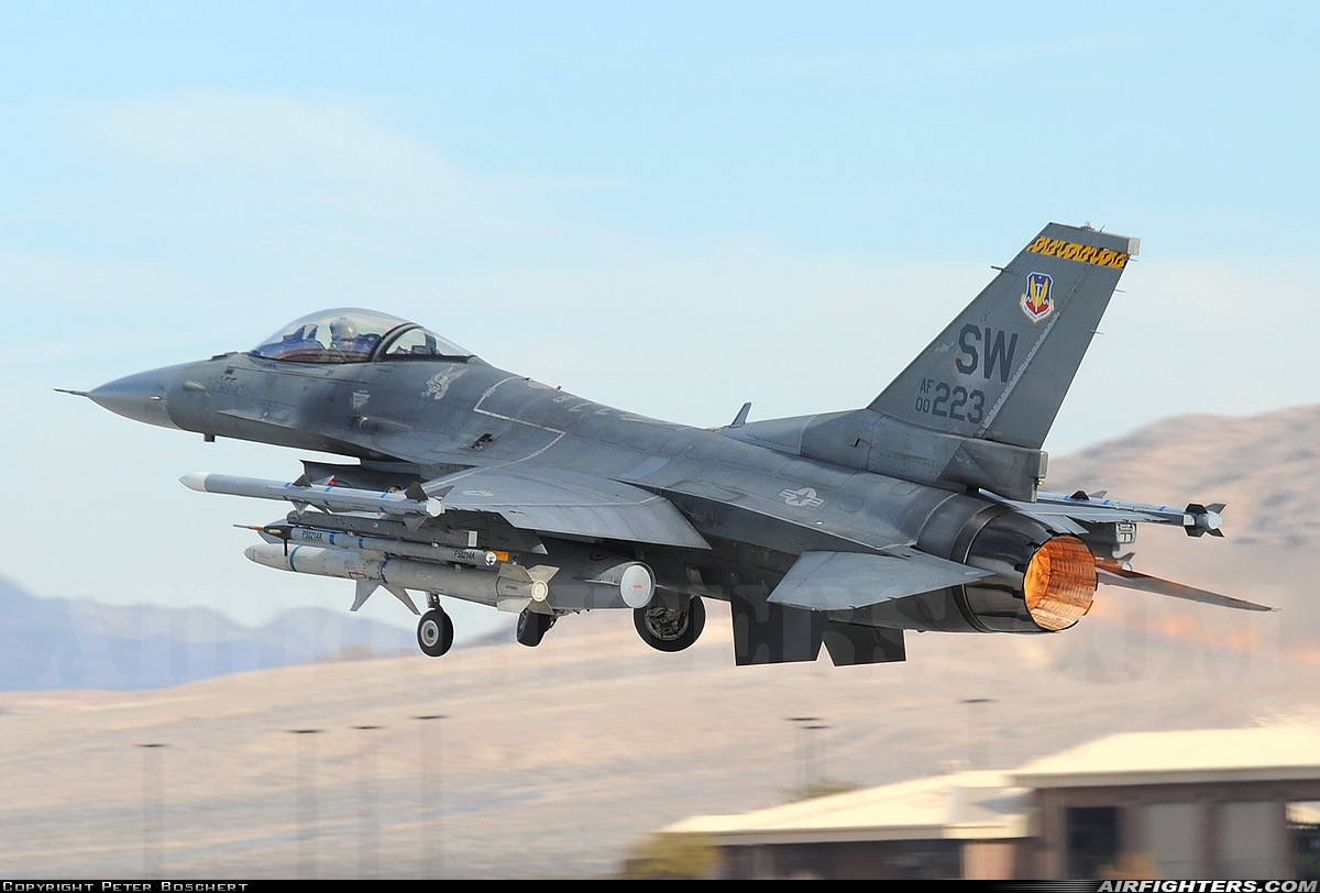 USA - Air Force General Dynamics F-16C Fighting Falcon 00-0223 at Las Vegas - Nellis AFB (LSV / KLSV), USA