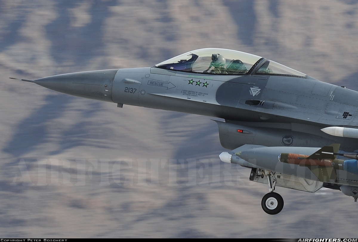 USA - Air Force General Dynamics F-16C Fighting Falcon 89-2137 at Las Vegas - Nellis AFB (LSV / KLSV), USA