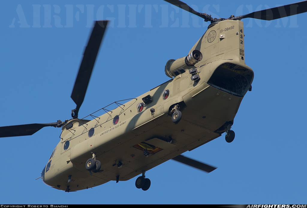 USA - Army Boeing Vertol CH-47F Chinook 13-08432 at Verona - Villafranca (Valerio Catullo) (VRN / LIPX), Italy
