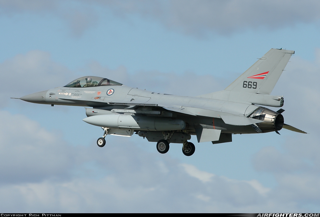 Norway - Air Force General Dynamics F-16AM Fighting Falcon 669 at Lakenheath (LKZ / EGUL), UK