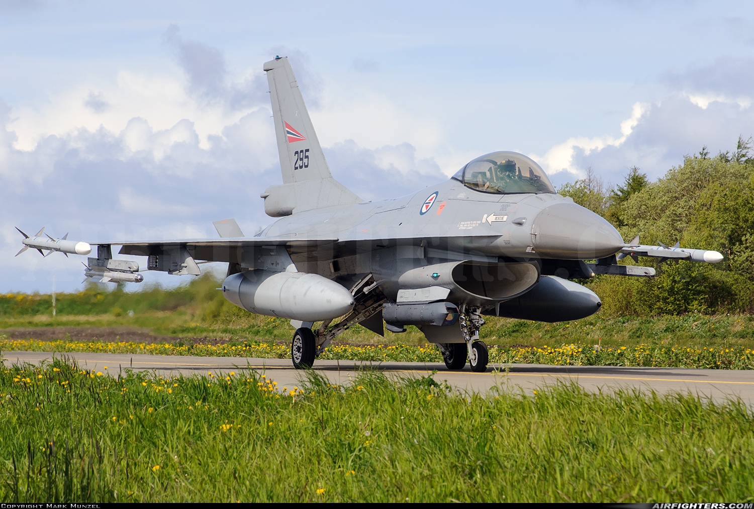 Norway - Air Force General Dynamics F-16AM Fighting Falcon 295 at Orland (OLA / ENOL), Norway