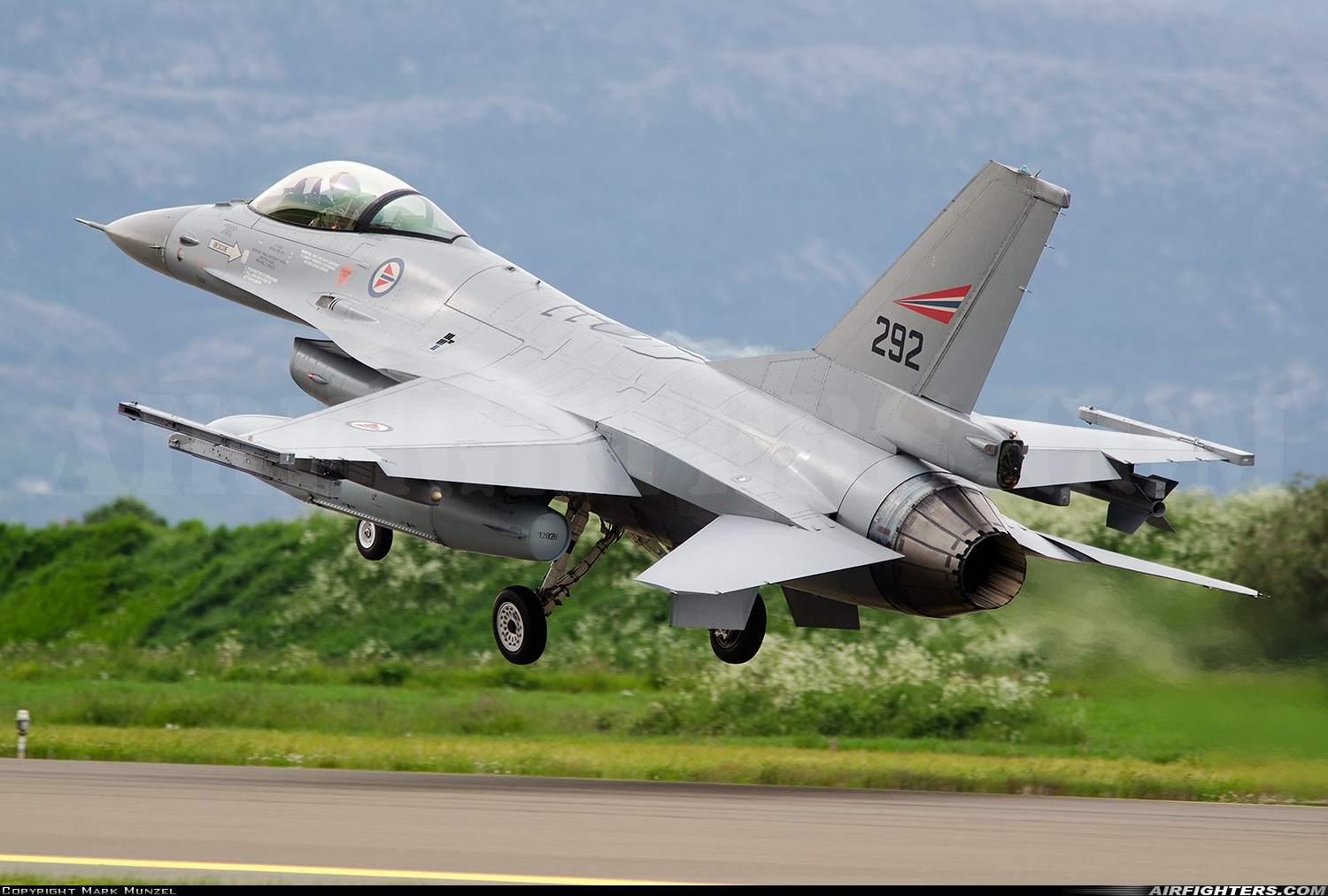 Norway - Air Force General Dynamics F-16AM Fighting Falcon 292 at Orland (OLA / ENOL), Norway
