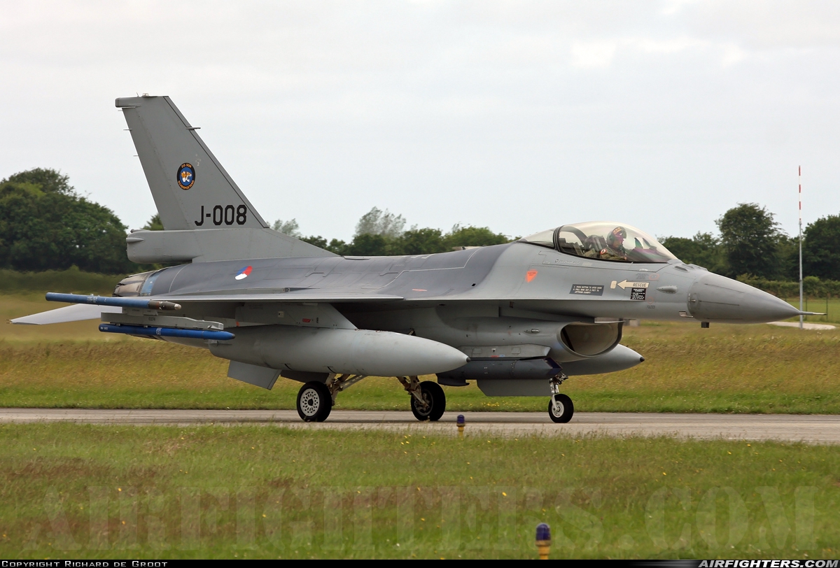 Netherlands - Air Force General Dynamics F-16AM Fighting Falcon J-008 at Landivisiau (LDV / LFRJ), France