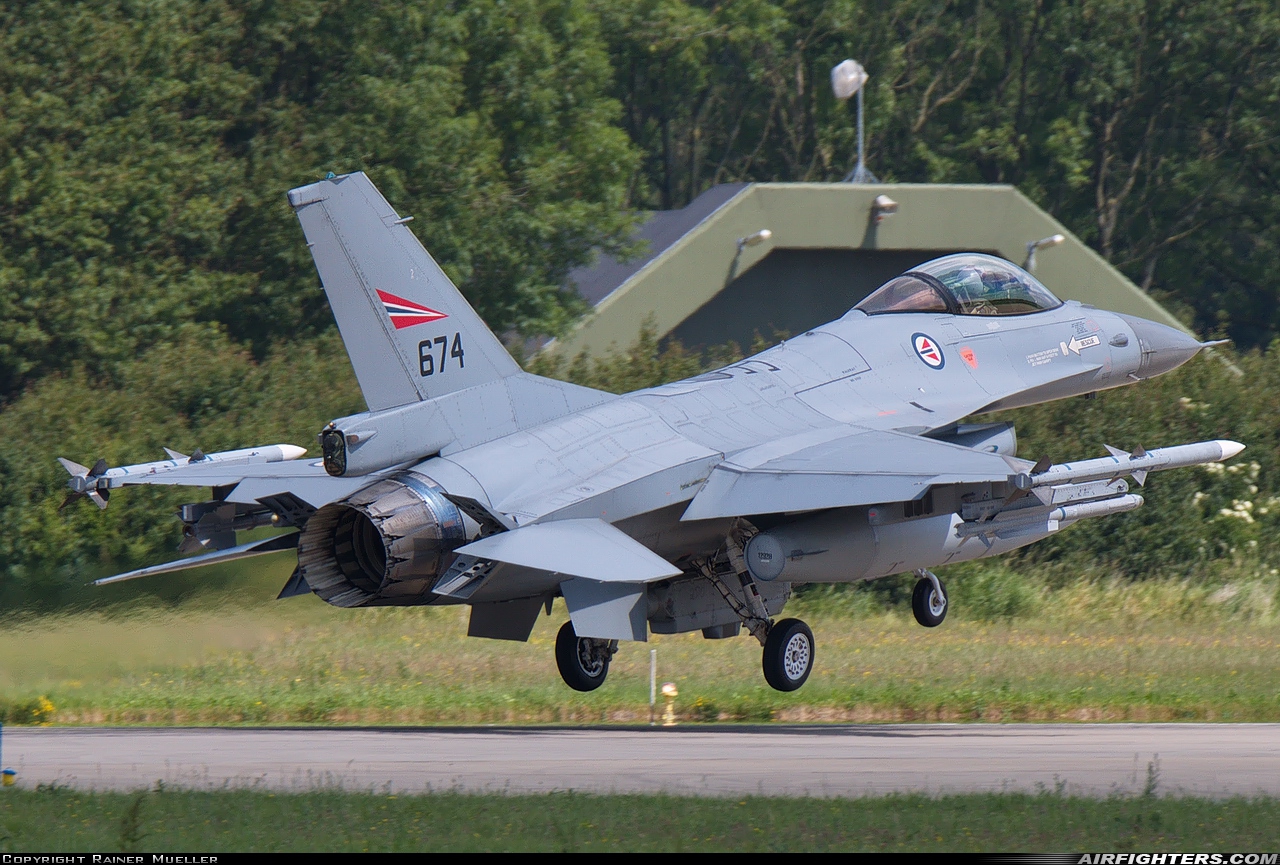 Norway - Air Force General Dynamics F-16AM Fighting Falcon 674 at Leeuwarden (LWR / EHLW), Netherlands