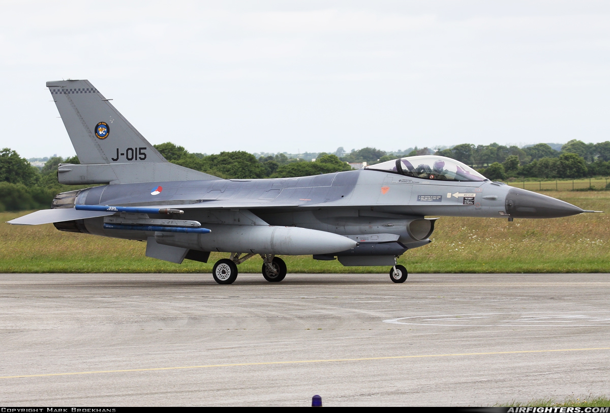 Netherlands - Air Force General Dynamics F-16AM Fighting Falcon J-015 at Landivisiau (LDV / LFRJ), France