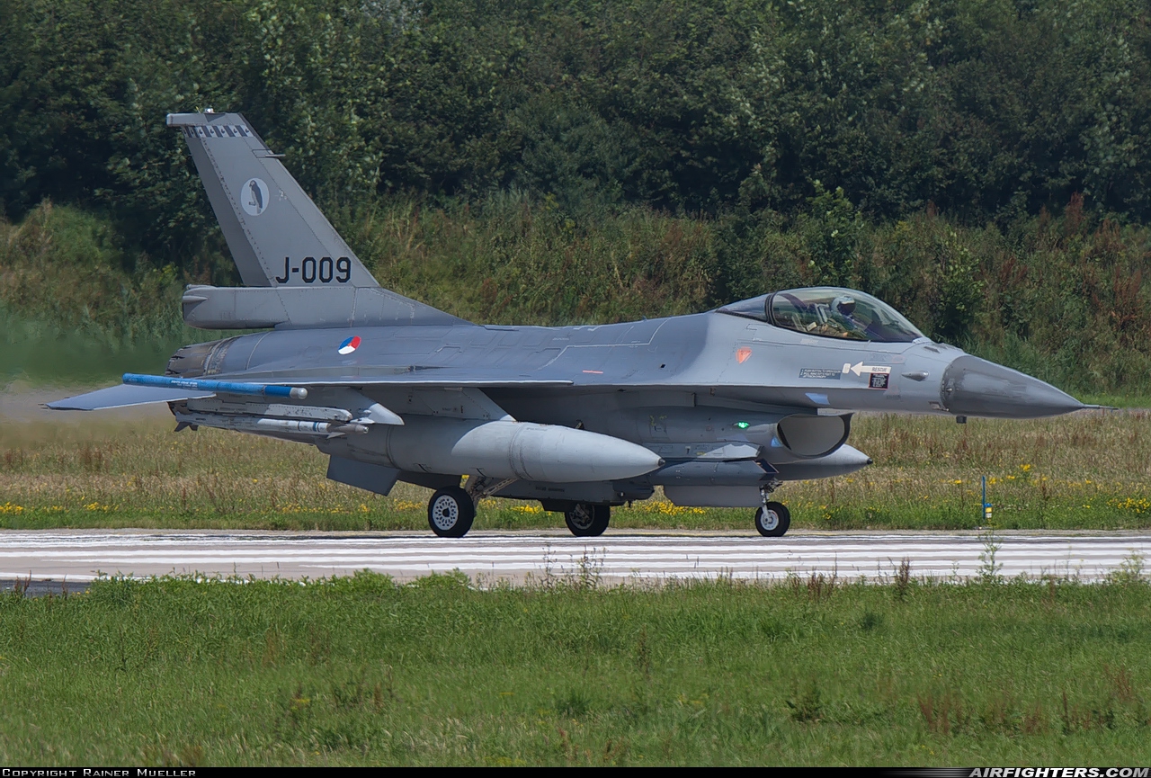 Netherlands - Air Force General Dynamics F-16AM Fighting Falcon J-009 at Leeuwarden (LWR / EHLW), Netherlands