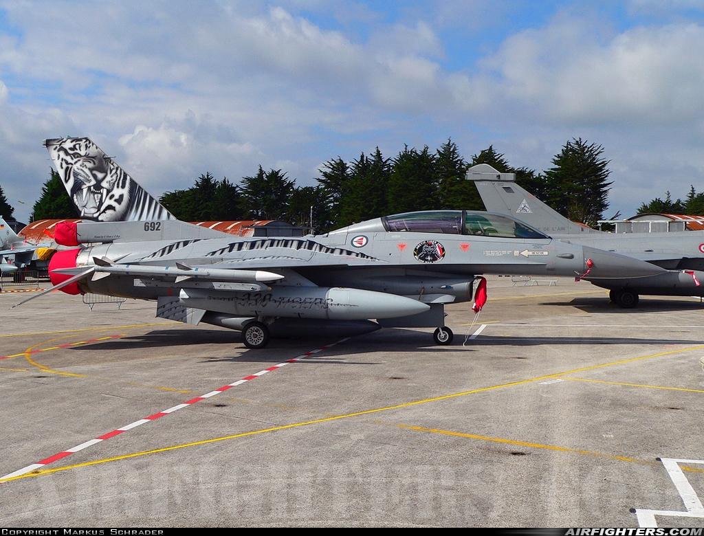 Norway - Air Force General Dynamics F-16BM Fighting Falcon 692 at Landivisiau (LDV / LFRJ), France