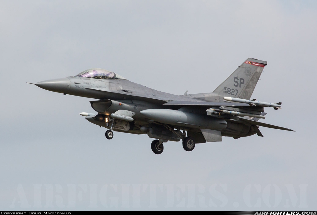 USA - Air Force General Dynamics F-16C Fighting Falcon 90-0827 at Lakenheath (LKZ / EGUL), UK
