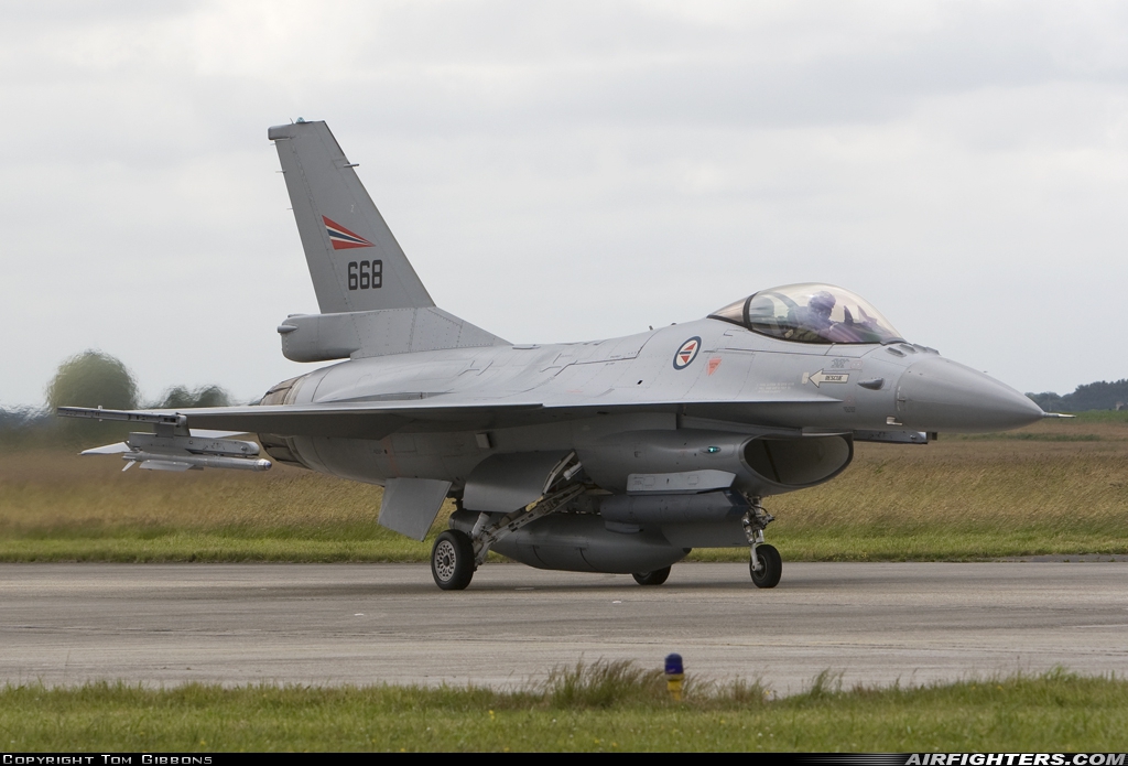 Norway - Air Force General Dynamics F-16AM Fighting Falcon 668 at Landivisiau (LDV / LFRJ), France