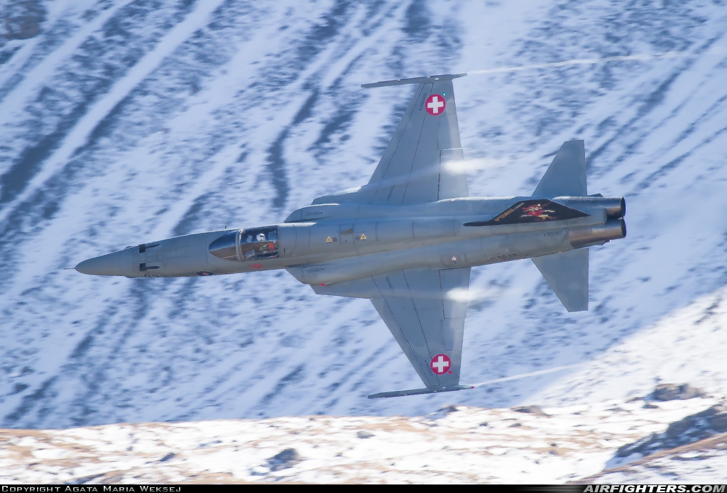 Switzerland - Air Force Northrop F-5E Tiger II J-3033 at Off-Airport - Axalp, Switzerland