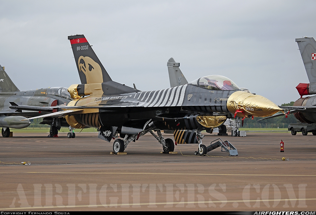 Türkiye - Air Force General Dynamics F-16C Fighting Falcon 88-0032 at Fairford (FFD / EGVA), UK