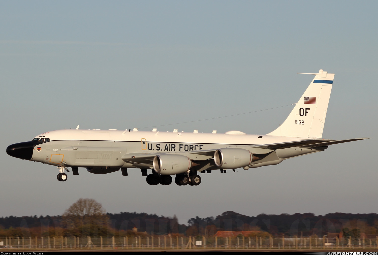 USA - Air Force Boeing RC-135W Rivet Joint (717-158) 62-4132 at Mildenhall (MHZ / GXH / EGUN), UK