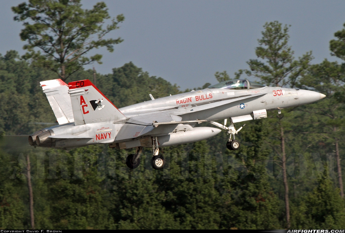 USA - Navy McDonnell Douglas F/A-18C Hornet 165177 at Virginia Beach - Oceana NAS / Apollo Soucek Field (NTU / KNTU), USA