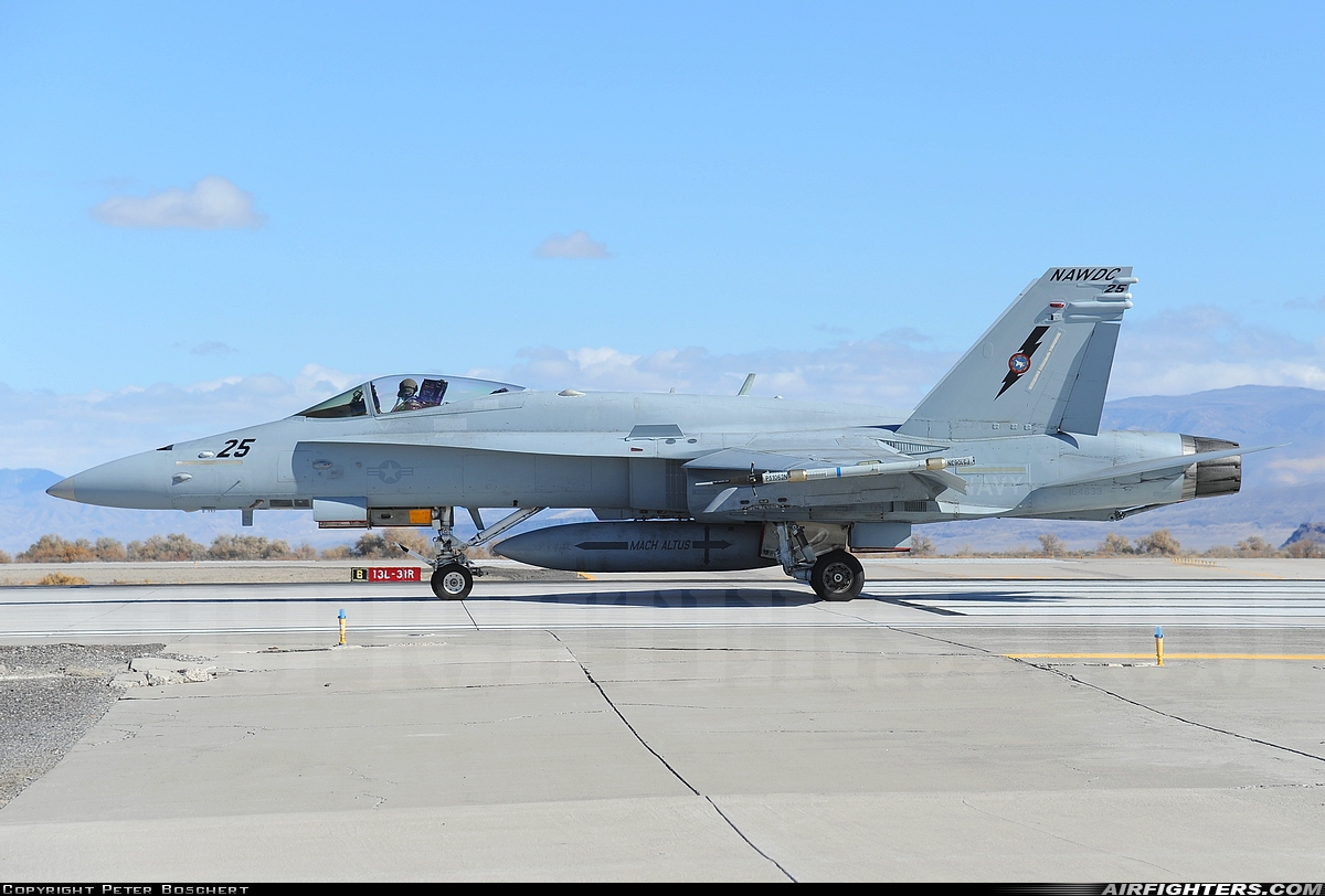 USA - Navy McDonnell Douglas F/A-18C Hornet 164633 at Fallon - Fallon NAS (NFL / KNFL), USA