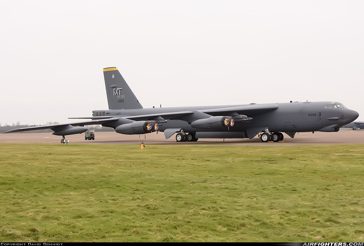 USA - Air Force Boeing B-52H Stratofortress 60-0009 at Fairford (FFD / EGVA), UK