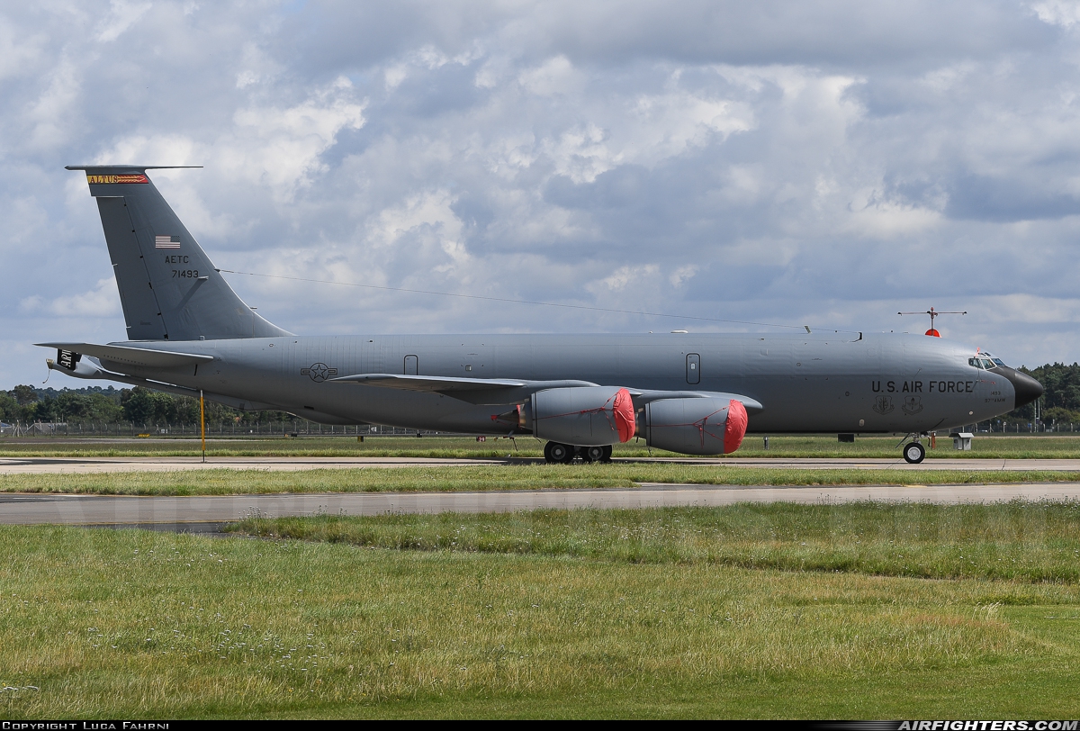 USA - Air Force Boeing KC-135R Stratotanker (717-100) 57-1493 at Mildenhall (MHZ / GXH / EGUN), UK