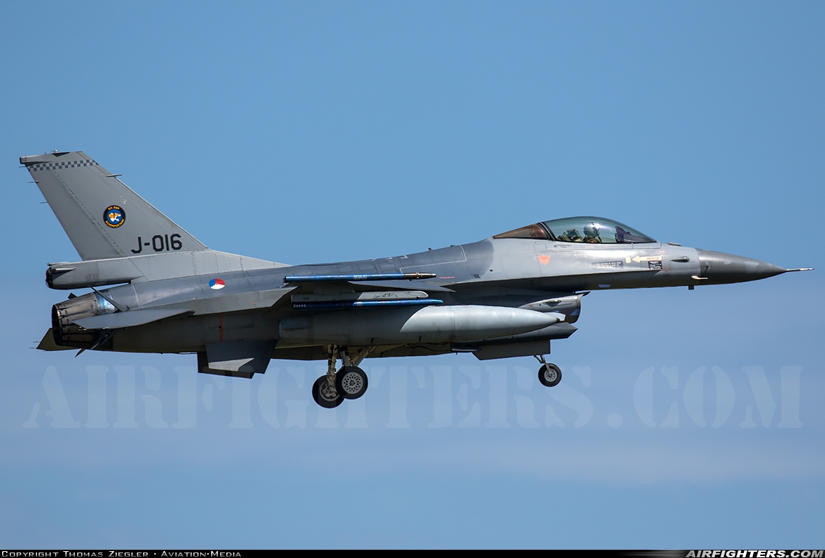 Netherlands - Air Force General Dynamics F-16AM Fighting Falcon J-016 at Landivisiau (LDV / LFRJ), France