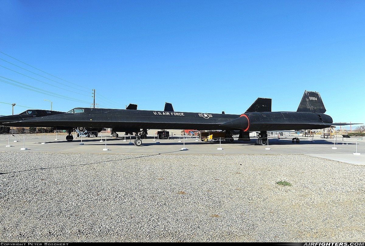 USA - Air Force Lockheed A-12 Blackbird 60-6924 at Palmdale - Production Flight Test Installation AF Plant 42 (PMD / KPMD), USA