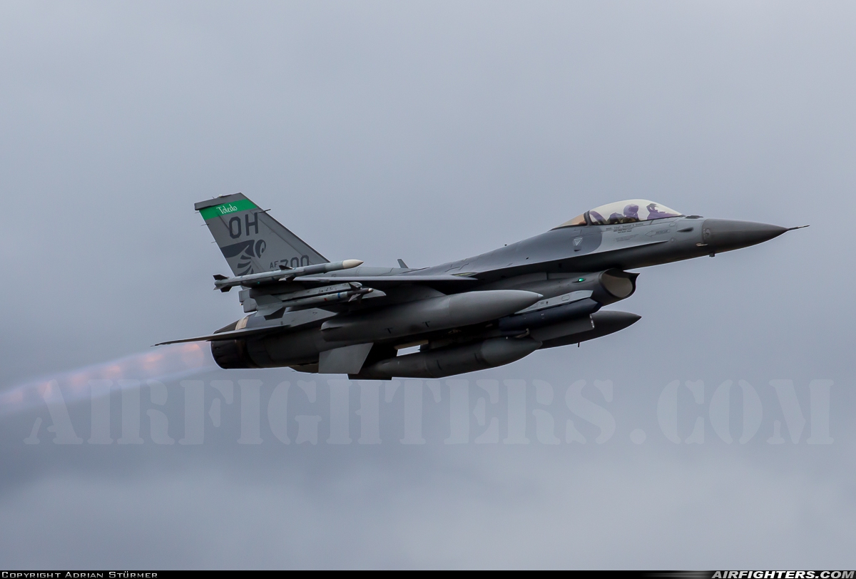 USA - Air Force General Dynamics F-16C Fighting Falcon 90-0700 at Spangdahlem (SPM / ETAD), Germany