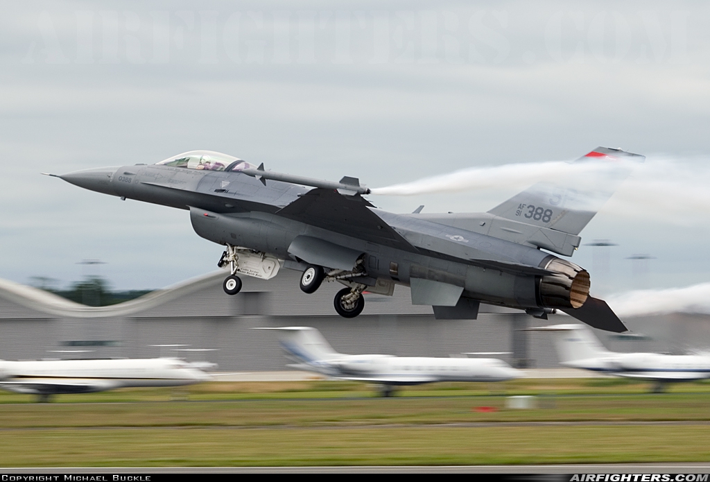 USA - Air Force General Dynamics F-16C Fighting Falcon 91-0388 at Farnborough (FAB / EGLF), UK