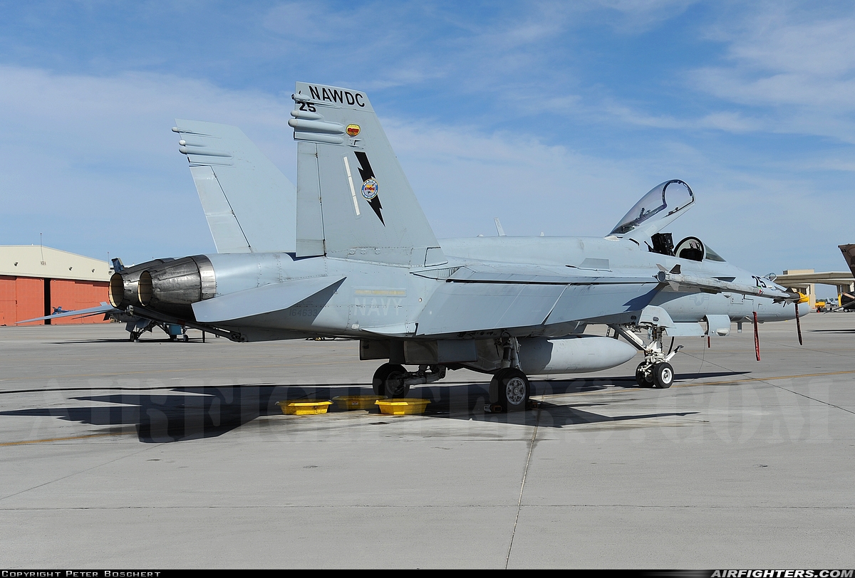 USA - Navy McDonnell Douglas F/A-18C Hornet 164633 at Fallon - Fallon NAS (NFL / KNFL), USA
