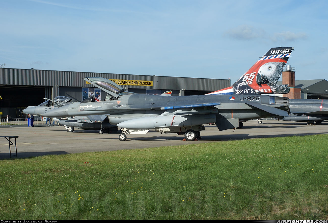 Netherlands - Air Force General Dynamics F-16AM Fighting Falcon J-876 at Leeuwarden (LWR / EHLW), Netherlands