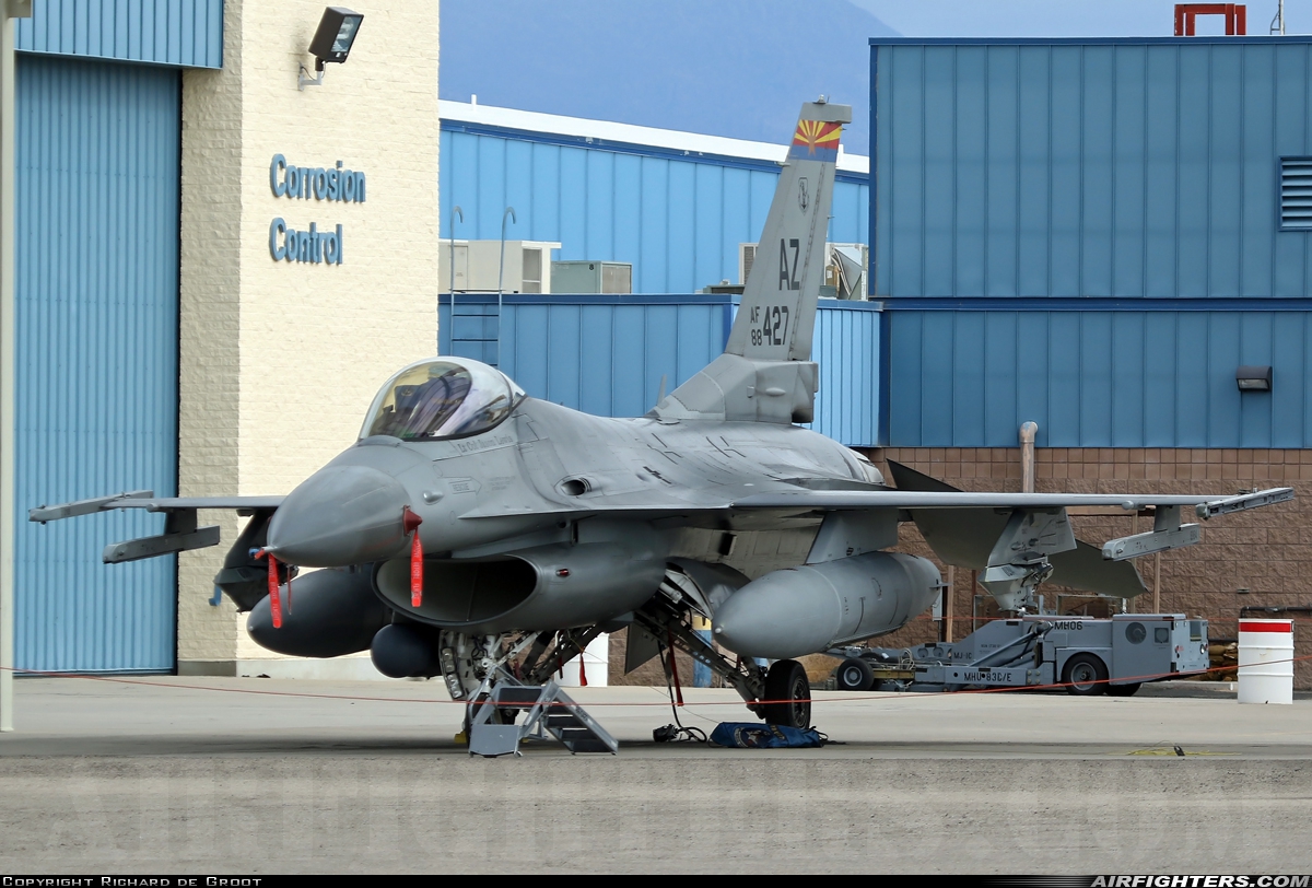 USA - Air Force General Dynamics F-16C Fighting Falcon 88-0427 at Tucson - Int. (TUS / KTUS), USA
