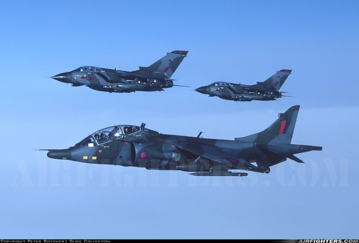 UK - Air Force British Aerospace Harrier T.4 XW927 at In Flight, UK