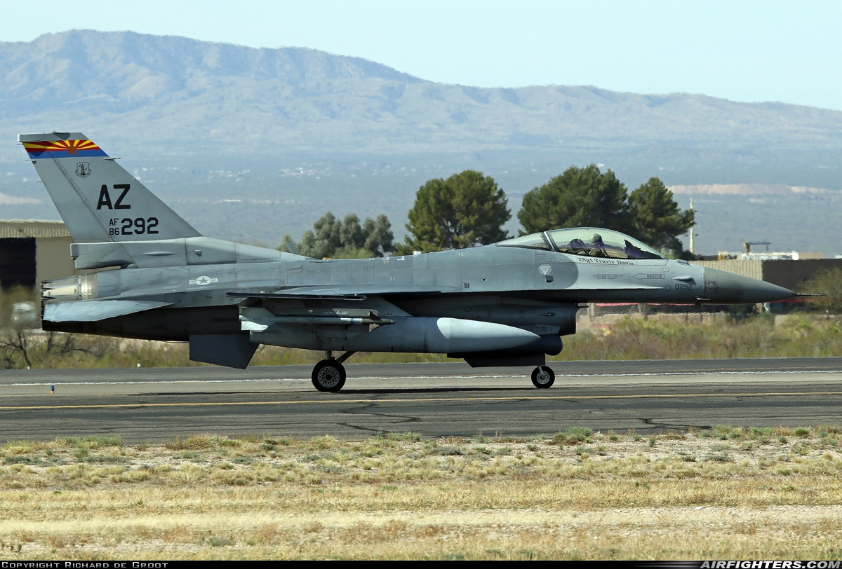 USA - Air Force General Dynamics F-16C Fighting Falcon 86-0292 at Tucson - Int. (TUS / KTUS), USA
