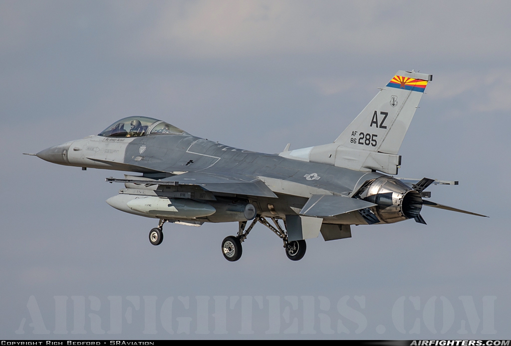 USA - Air Force General Dynamics F-16C Fighting Falcon 86-0285 at Mildenhall (MHZ / GXH / EGUN), UK