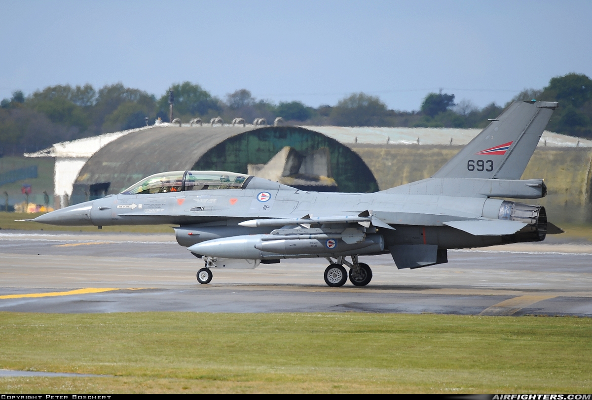 Norway - Air Force General Dynamics F-16BM Fighting Falcon 693 at Lakenheath (LKZ / EGUL), UK