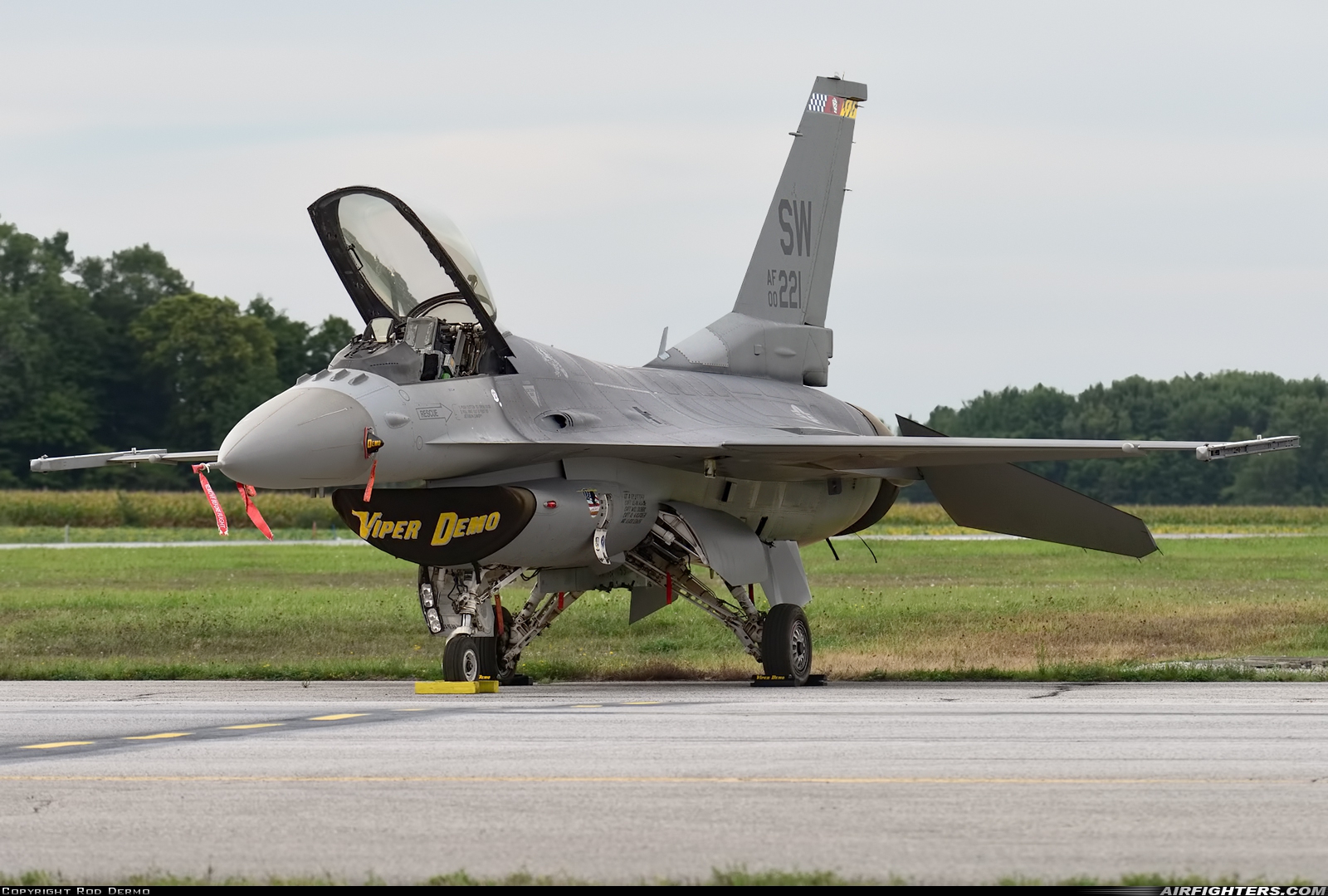 USA - Air Force General Dynamics F-16C Fighting Falcon 00-0221 at London (YXU / CYXU), Canada