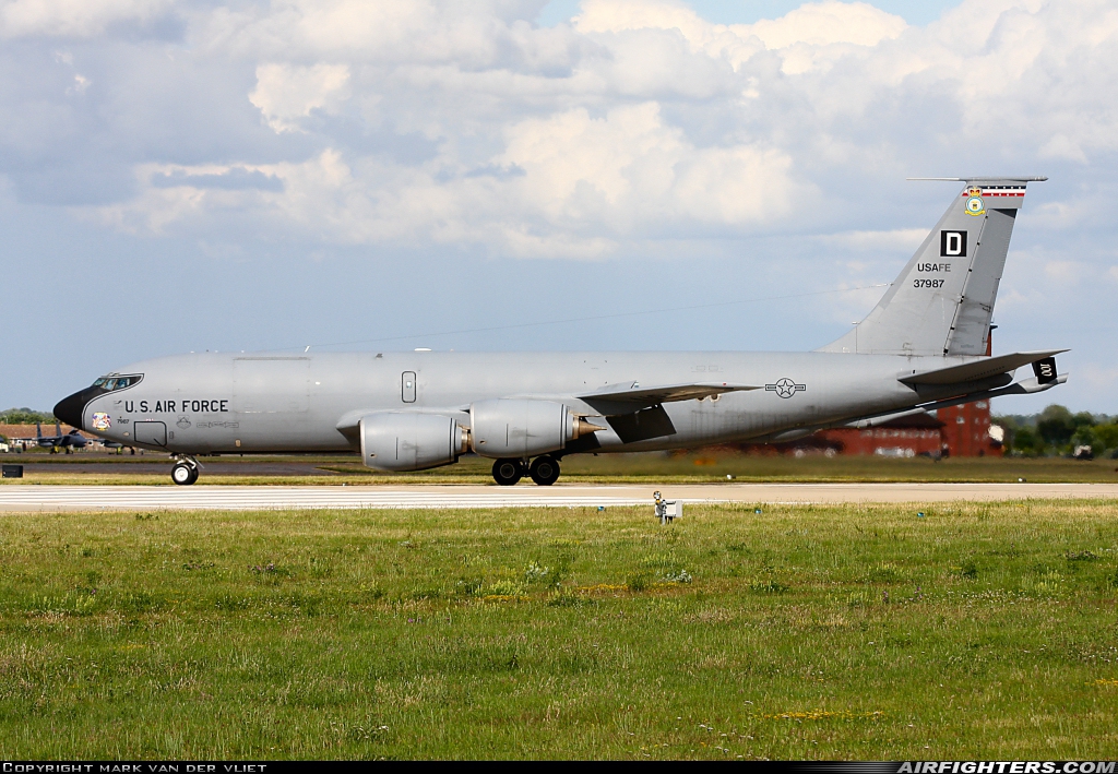 USA - Air Force Boeing KC-135R Stratotanker (717-148) 63-7987 at Mildenhall (MHZ / GXH / EGUN), UK