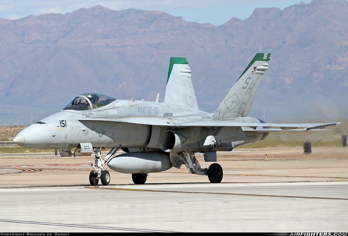 USA - Navy McDonnell Douglas F/A-18C Hornet 164025 at Phoenix (Chandler) - Williams Gateway (AFB) (CHD / IWA / KIWA), USA
